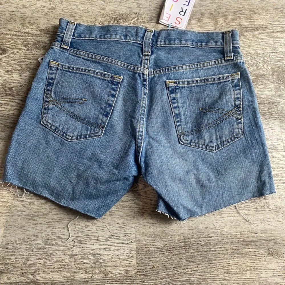 Urban Outfitters THE SERIES Granny Denim Short NWT SZ 31” - Picture 4 of 7